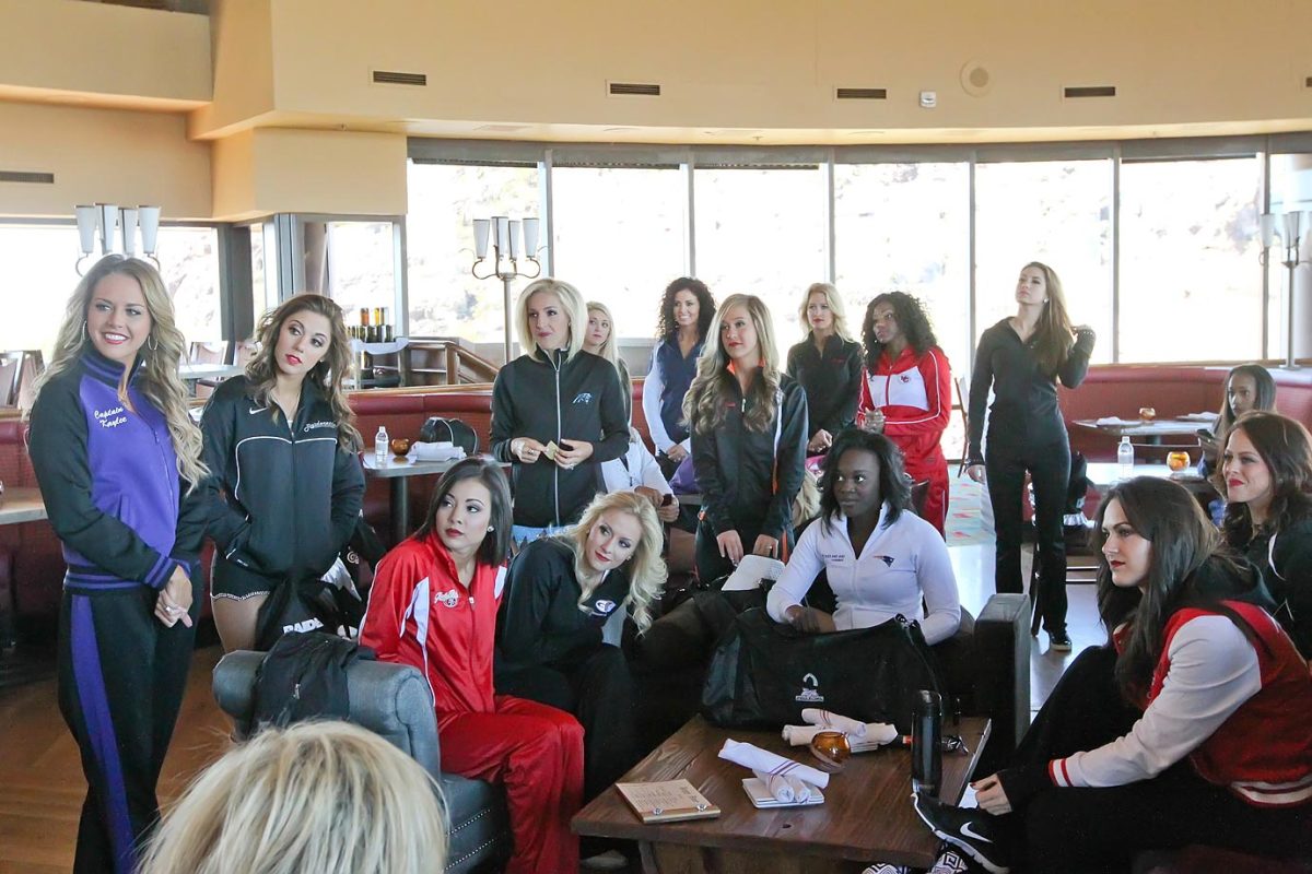 000-02-Pro_Bowl_Cheer-BY-1186_0.jpg
